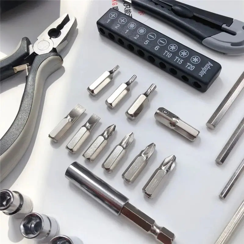 Conjunto de 27 peças de ferramentas manuais para reparo de máquinas, incluindo caixa de lata, relógio de carro, ferramentas digitais, chaves de fenda, alicates e muito mais.