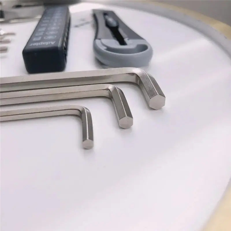 Conjunto de 27 peças de ferramentas manuais para reparo de máquinas, incluindo caixa de lata, relógio de carro, ferramentas digitais, chaves de fenda, alicates e muito mais.